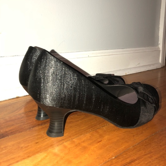 Black heels - Picture 2 of 3